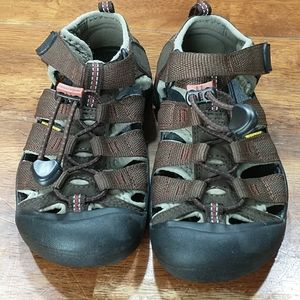 Boys keen sandals size 1